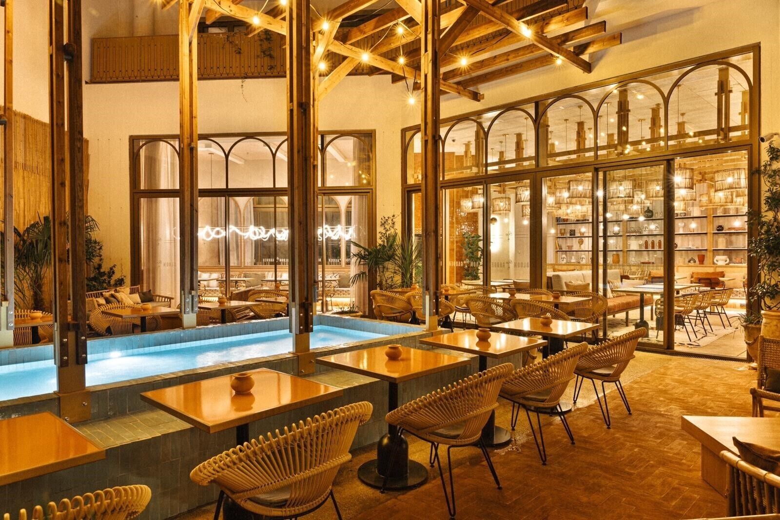 Seating tables around a rectangular water piece 